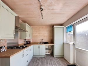 Kitchen- click for photo gallery